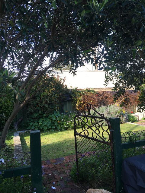 RoseMoore Bed & Breakfast - E Caravan Parks 1