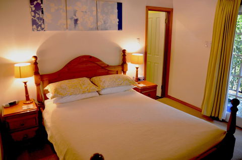 RoseMoore Bed & Breakfast - E Caravan Parks 10