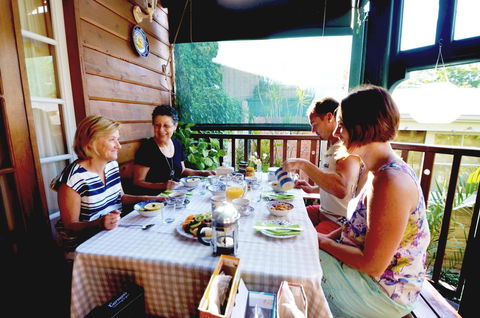 RoseMoore Bed & Breakfast - E Caravan Parks 8