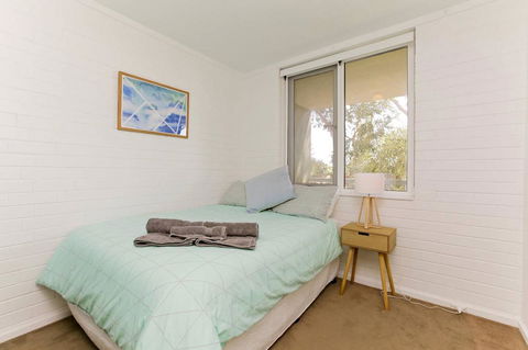 SEA BREEZE â€“ Between Cottesloe Beach & Swan River - E Caravan Parks 8