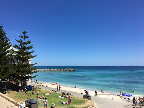 SEA BREEZE â€“ Between Cottesloe Beach & Swan River - E Caravan Parks 14