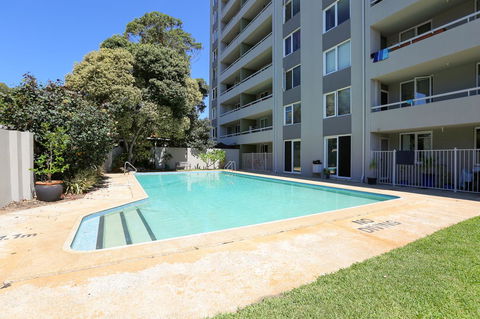 SEA BREEZE â€“ Between Cottesloe Beach & Swan River - E Caravan Parks 4