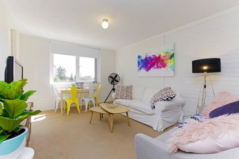 SEA BREEZE â€“ Between Cottesloe Beach & Swan River - E Caravan Parks 10