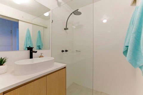 SEA BREEZE â€“ Between Cottesloe Beach & Swan River - E Caravan Parks 11