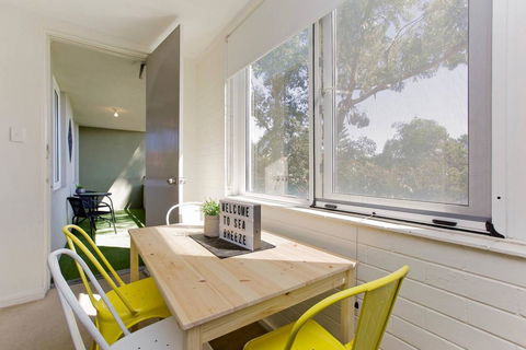 SEA BREEZE â€“ Between Cottesloe Beach & Swan River - E Caravan Parks 9