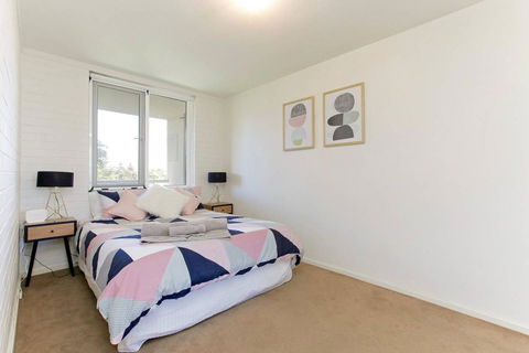 SEA BREEZE â€“ Between Cottesloe Beach & Swan River - E Caravan Parks 6