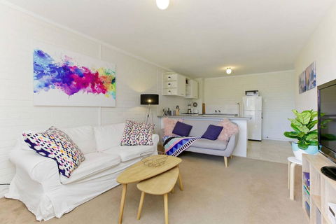 SEA BREEZE â€“ Between Cottesloe Beach & Swan River - E Caravan Parks 0