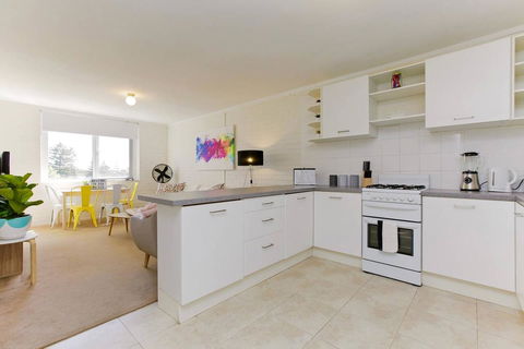 SEA BREEZE â€“ Between Cottesloe Beach & Swan River - E Caravan Parks 7