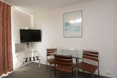 Atrium Hotel Mandurah - E Caravan Parks 2