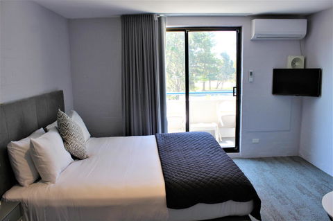 Atrium Hotel Mandurah - E Caravan Parks 7