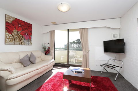 Atrium Hotel Mandurah - E Caravan Parks 42