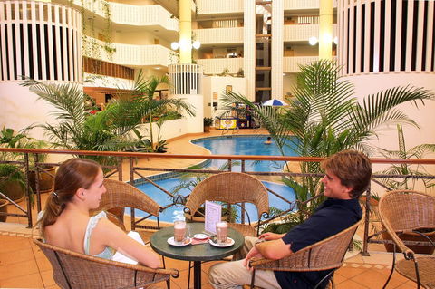 Atrium Hotel Mandurah - E Caravan Parks 18