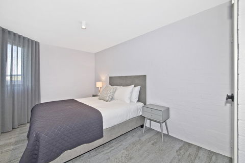 Atrium Hotel Mandurah - E Caravan Parks 35