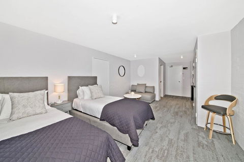 Atrium Hotel Mandurah - E Caravan Parks 33