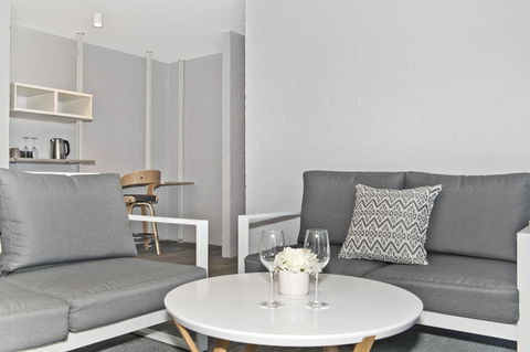 Atrium Hotel Mandurah - E Caravan Parks 22