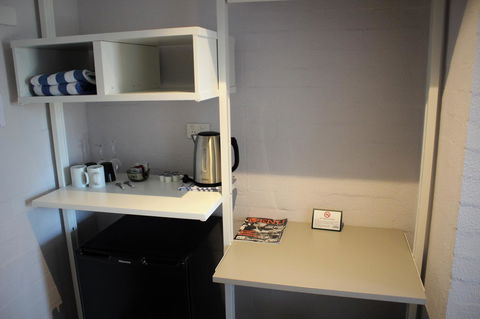 Atrium Hotel Mandurah - E Caravan Parks 9