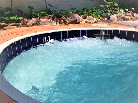 Atrium Hotel Mandurah - E Caravan Parks 24