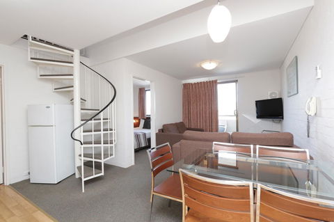 Atrium Hotel Mandurah - E Caravan Parks 21