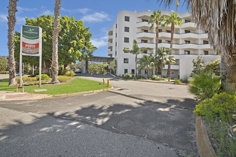 Atrium Hotel Mandurah - E Caravan Parks 28