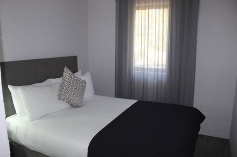 Atrium Hotel Mandurah - E Caravan Parks 3