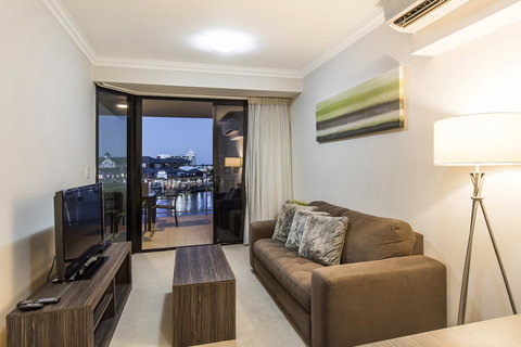 Dolphin Quay Apartments - E Caravan Parks 20