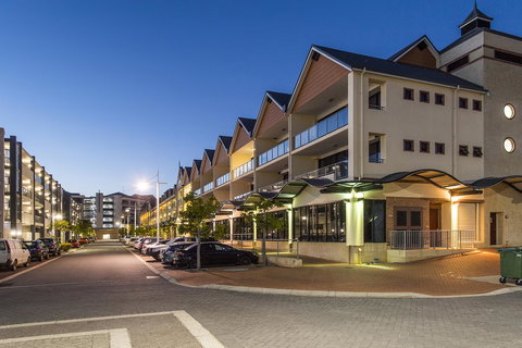 Dolphin Quay Apartments - E Caravan Parks 18