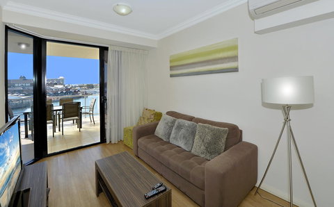 Dolphin Quay Apartments - E Caravan Parks 3