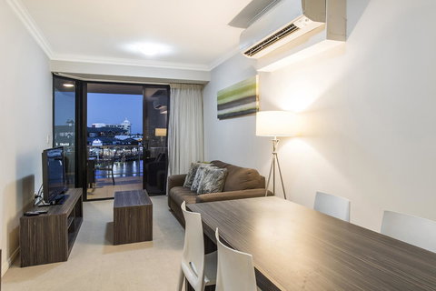 Dolphin Quay Apartments - E Caravan Parks 19