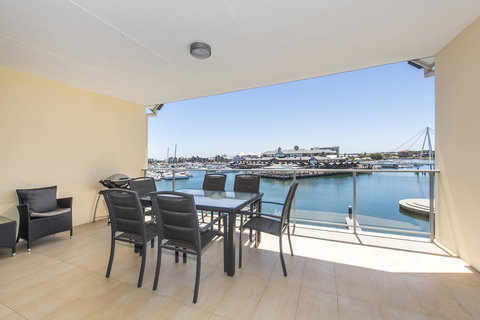 Dolphin Quay Apartments - E Caravan Parks 17