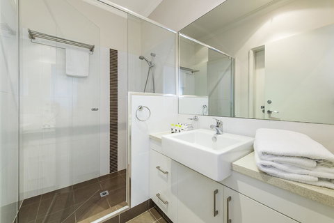 Dolphin Quay Apartments - E Caravan Parks 42