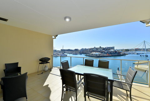 Dolphin Quay Apartments - E Caravan Parks 4