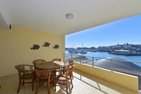 Dolphin Quay Apartments - E Caravan Parks 14