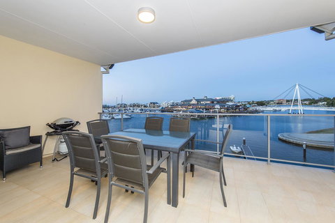 Dolphin Quay Apartments - E Caravan Parks 22