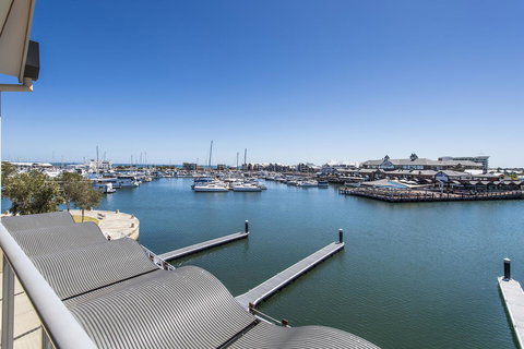 Dolphin Quay Apartments - E Caravan Parks 16