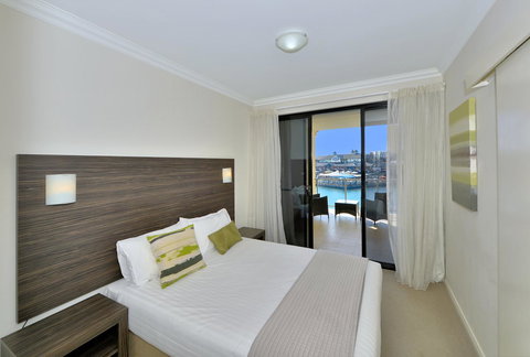 Dolphin Quay Apartments - E Caravan Parks 1