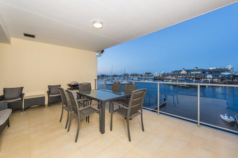 Dolphin Quay Apartments - E Caravan Parks 21