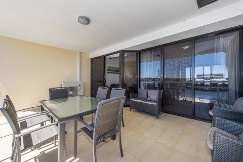 Dolphin Quay Apartments - E Caravan Parks 26