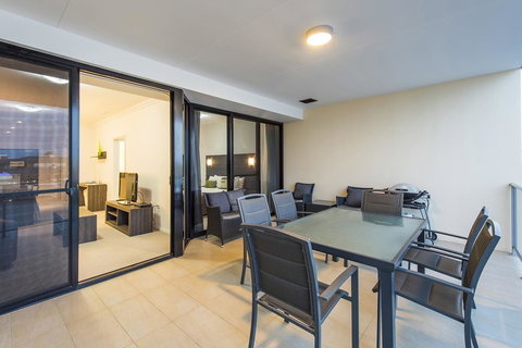 Dolphin Quay Apartments - E Caravan Parks 37