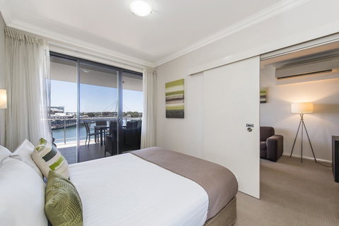 Dolphin Quay Apartments - E Caravan Parks 28