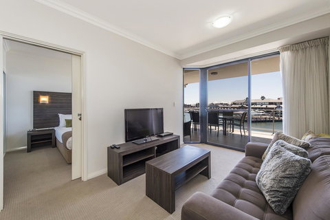 Dolphin Quay Apartments - E Caravan Parks 31