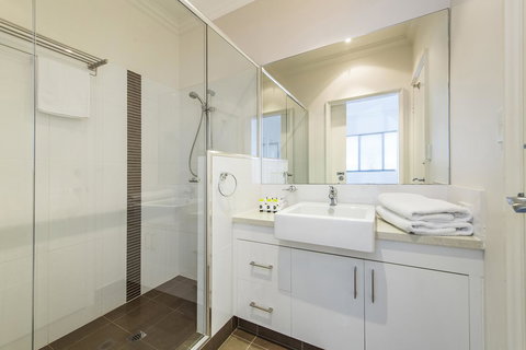 Dolphin Quay Apartments - E Caravan Parks 40