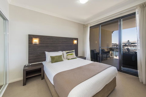 Dolphin Quay Apartments - E Caravan Parks 30