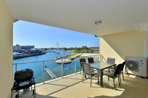 Dolphin Quay Apartments - E Caravan Parks 5
