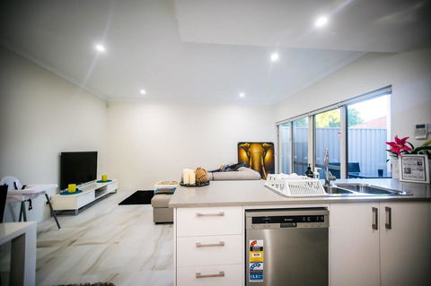 VIP Stays - Villa De Burswood Luxury 3BR Suite W/ King Bed FREE WIFI - E Caravan Parks 7