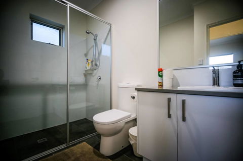 VIP Stays - Villa De Burswood Luxury 3BR Suite W/ King Bed FREE WIFI - E Caravan Parks 17