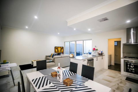 VIP Stays - Villa De Burswood Luxury 3BR Suite W/ King Bed FREE WIFI - E Caravan Parks 21