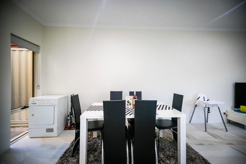 VIP Stays - Villa De Burswood Luxury 3BR Suite W/ King Bed FREE WIFI - E Caravan Parks 2