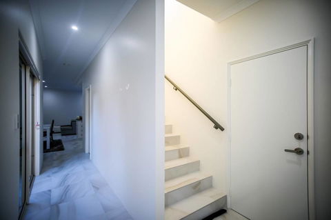 VIP Stays - Villa De Burswood Luxury 3BR Suite W/ King Bed FREE WIFI - E Caravan Parks 25