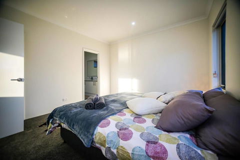 VIP Stays - Villa De Burswood Luxury 3BR Suite W/ King Bed FREE WIFI - E Caravan Parks 15