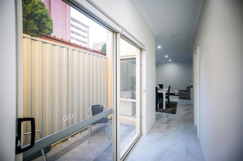 VIP Stays - Villa De Burswood Luxury 3BR Suite W/ King Bed FREE WIFI - E Caravan Parks 12